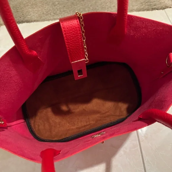 RED Bucket Handbag NWOT gold hardware - Picture 4 of 10